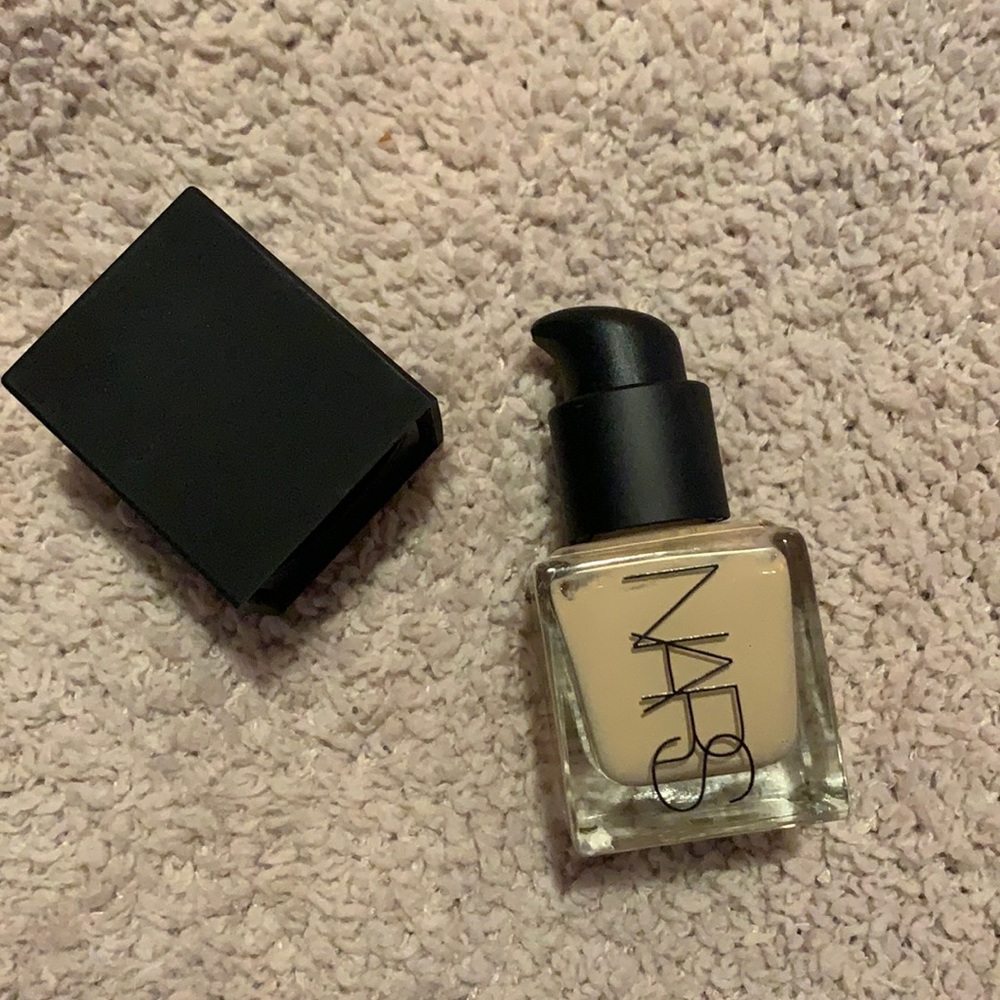 Nars Natural Radiant Longwear Foundation